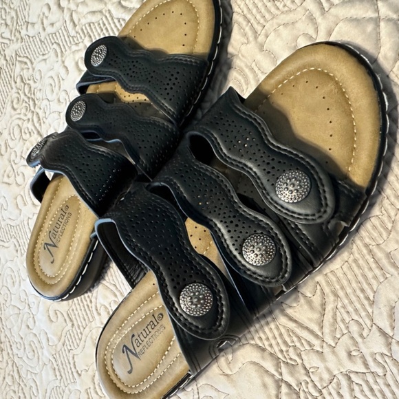 CLOSET CLEAR OUT! Natural Reflections 1" Wedge Sandals, comfy cushioned footbed! - Picture 5 of 6